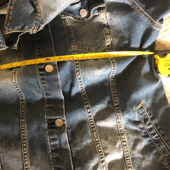 ❤️LuLaRoe Denim Embroidered Jacket - EUC $20 or $15 w/offer - Picture 8 of 10